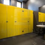 DIS Poslovna zgrada Krnjevo Staklene sanitarne kabine 1